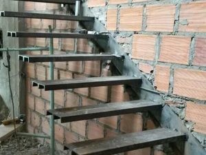 اجرای راه پله با تیرآهن