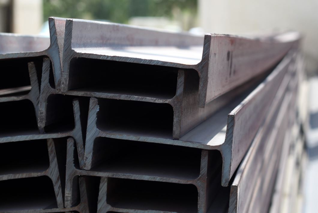 ارزیابی تفاوت عملکرد تیرآهن HEA و HEB در سازه های صنعتی و ساختمانی