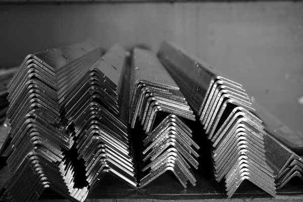 معیارهای انتخاب نبشی مناسب در طراحی سازه های فلزی