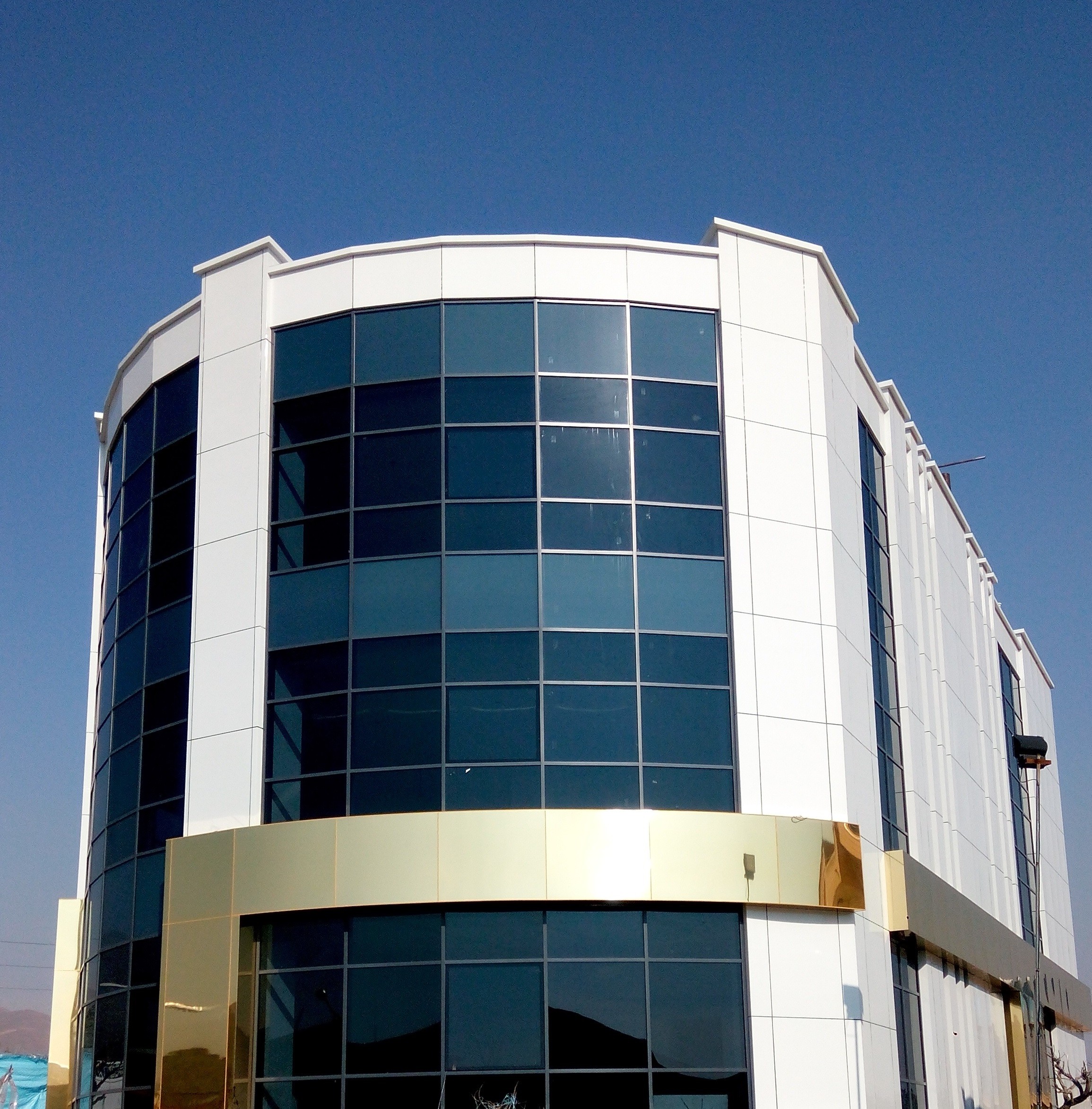 استفاده از پروفیل در نمای ساختمان